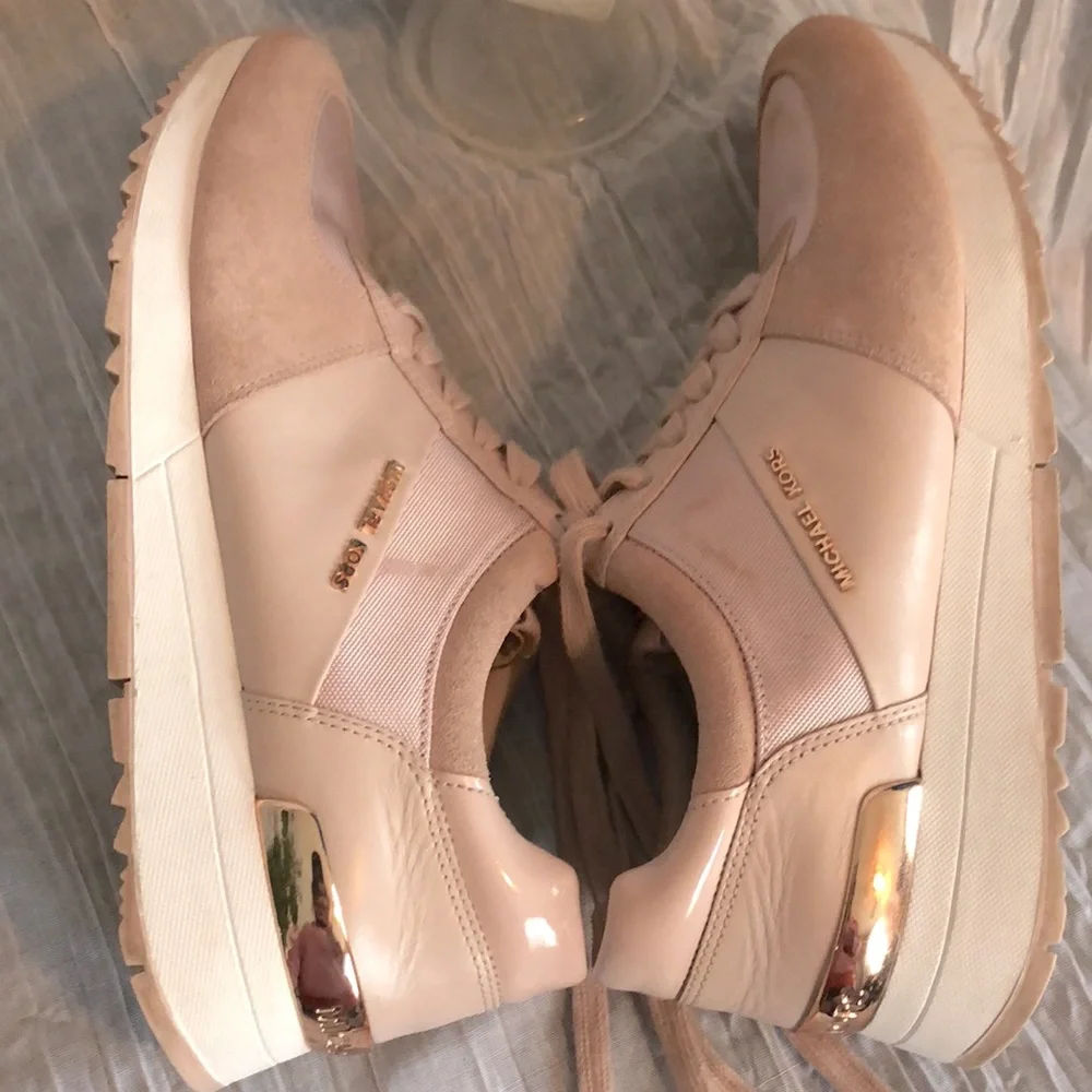MICHAEL KORS size 8.5 Allie pink leather platform sneakers